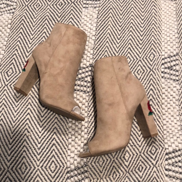 Wild Diva Shoes - ⭐️🆕⭐️ Rose Peep Toe Booties